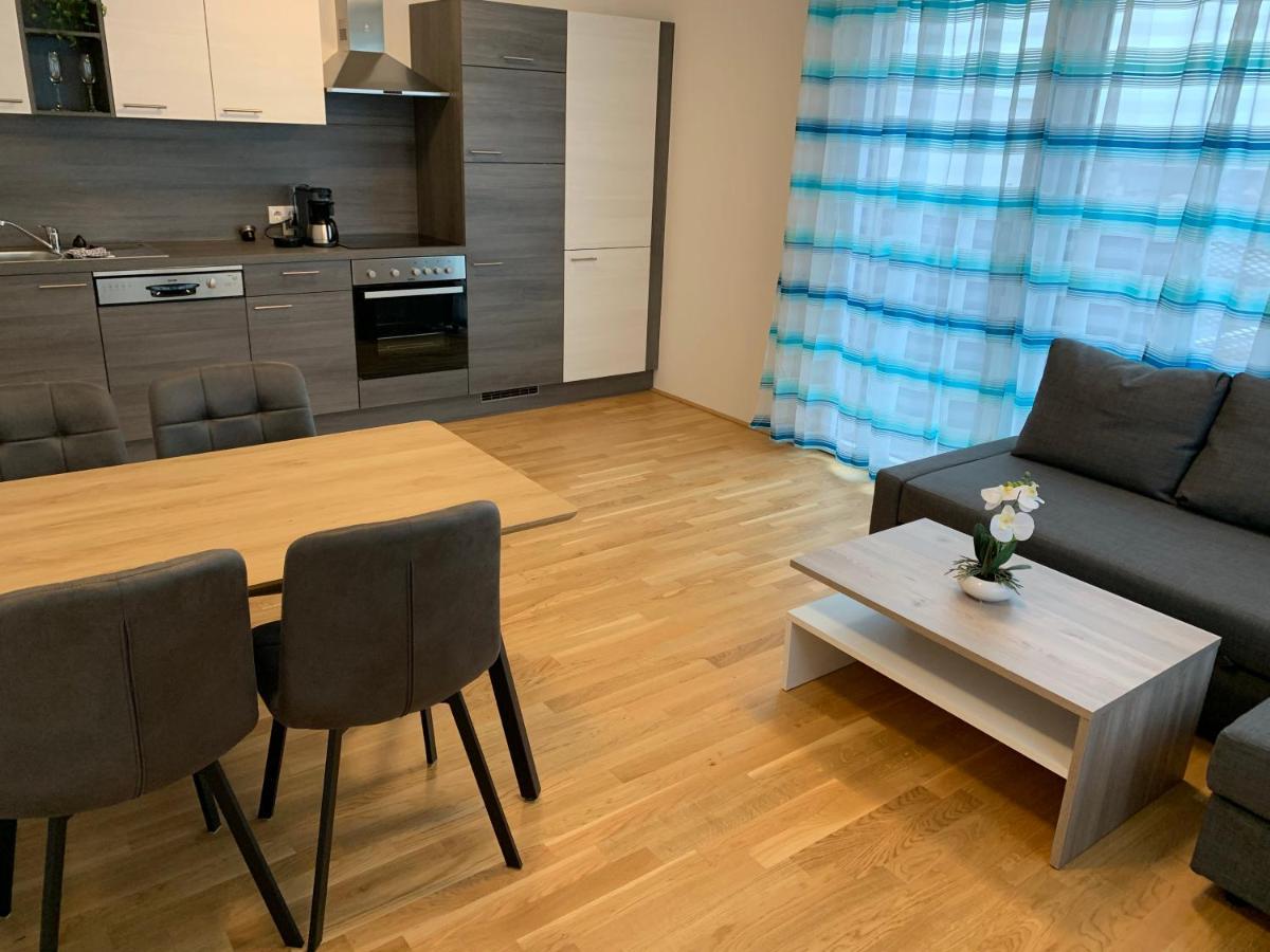 Modern Airconditioned City Close To Vic Apartamento
